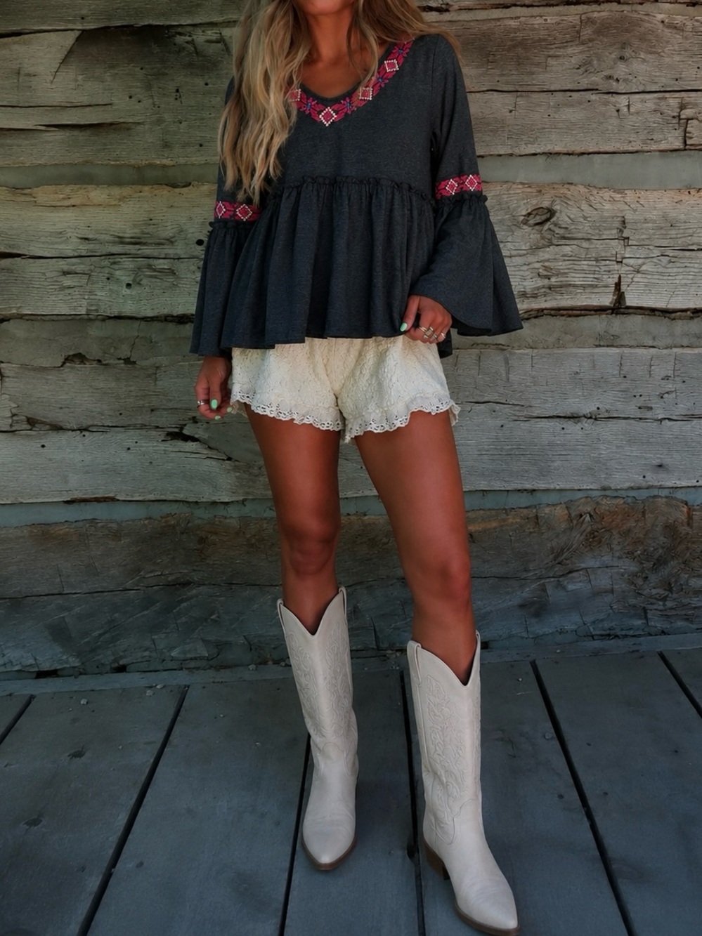 🏜️ROPER Western Women’s Bell Sleeve Embroidered Charcoal Top - Small